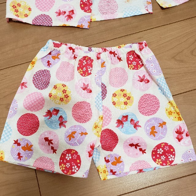 西松屋(ニシマツヤ)の新品未使用タグ付き　女の子　ベビー甚平　90　金魚 キッズ/ベビー/マタニティのキッズ服女の子用(90cm~)(甚平/浴衣)の商品写真