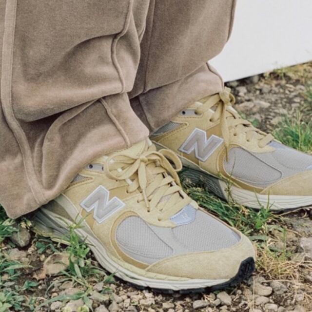 New Balance(ニューバランス)の26.5 AURALEE×New Balance 2002R BEIGE メンズの靴/シューズ(スニーカー)の商品写真