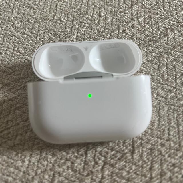 Apple(アップル)のApple AirPods Pro エアポッツプロ　ケース のみ スマホ/家電/カメラのオーディオ機器(ヘッドフォン/イヤフォン)の商品写真