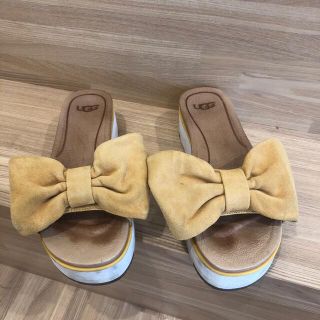 アグ(UGG)のUGG リボンサンダル　size22.5(サンダル)