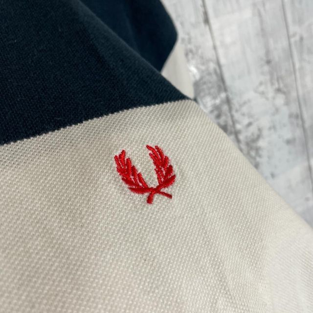 FRED PERRY(フレッドペリー)の【太ボーダー☆定番デザイン】フレッドペリー ポロシャツ 刺繍ワンポイント刺繍ロゴ メンズのトップス(ポロシャツ)の商品写真