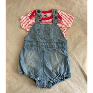 ギャップ(GAP)の未使用⭐︎GAP デニム　つなぎ　ロンパース3-6m 50 60cm  女の子(カバーオール)