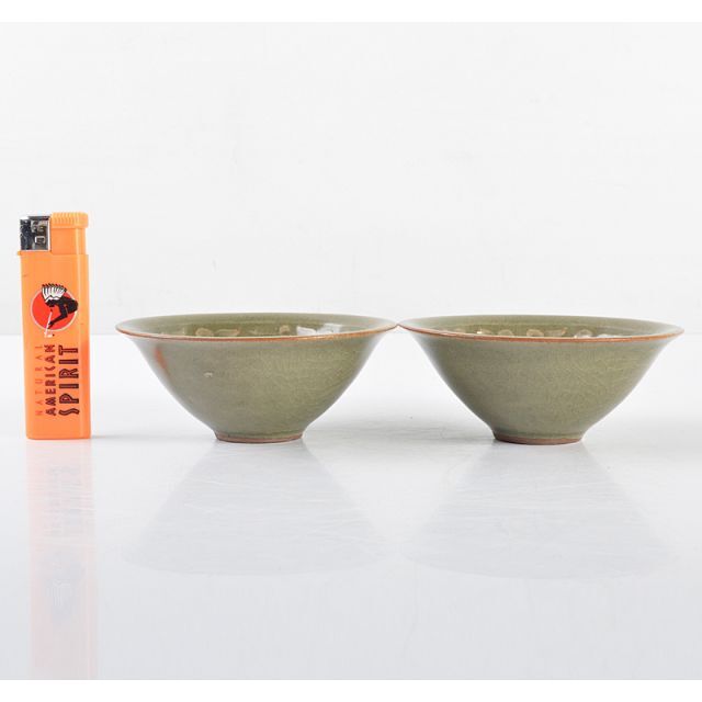 中国 龍泉窯青磁 刻花卉文鉢 茶碗 一対 V R4690