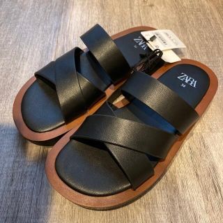 ザラ(ZARA)の新品タグ付き ZARA ミニマルフラットサンダル　36(サンダル)