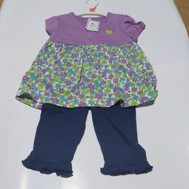 西松屋(ニシマツヤ)の子供服上下2点セット キッズ/ベビー/マタニティのキッズ服女の子用(90cm~)(Tシャツ/カットソー)の商品写真