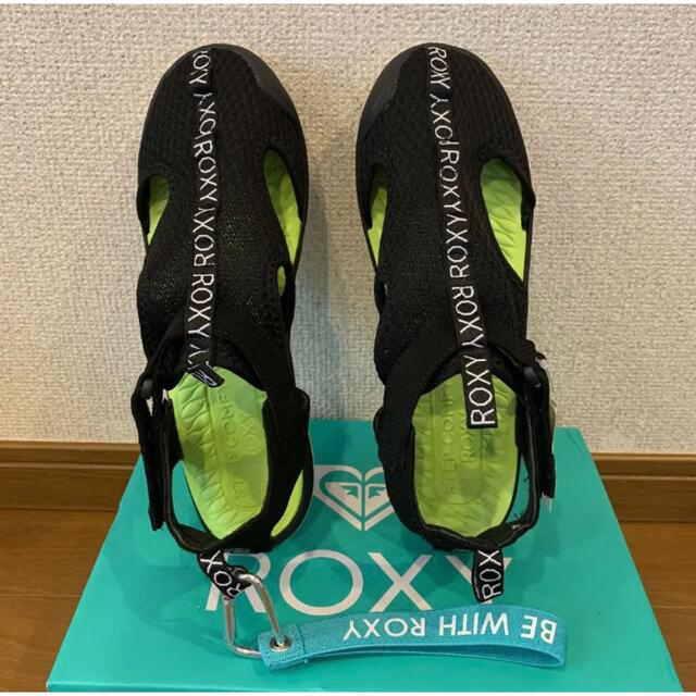 Roxy(ロキシー)の新品　ROXY ロキシー　マリンシューズ　ウォーターシューズ　サンダル　24㎝ レディースの靴/シューズ(サンダル)の商品写真