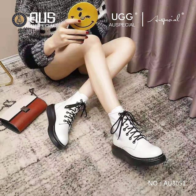UGG(アグ)の残り１点！UGG Auspecial レザーブーツ　ホワイト レディースの靴/シューズ(ブーツ)の商品写真