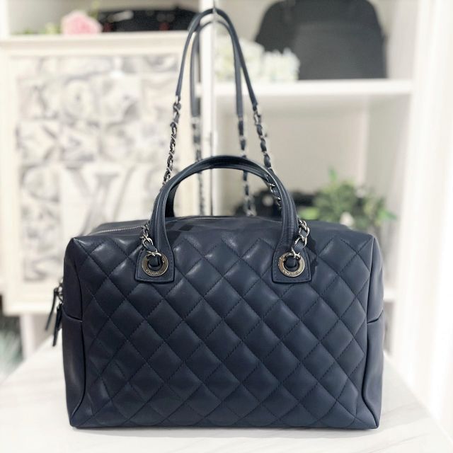 CHANEL(シャネル)の未使用に近い☆　シャネル　マトラッセ　2way　ハンドバッグ　ネイビー　22番台 レディースのバッグ(ハンドバッグ)の商品写真