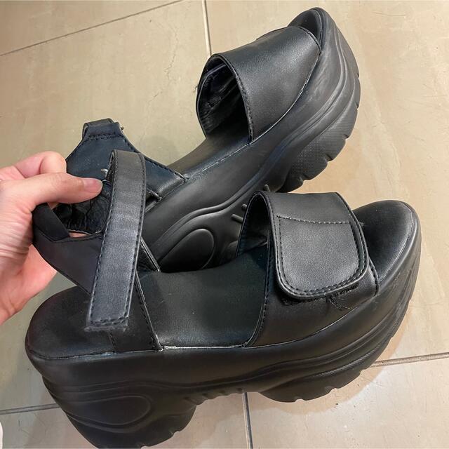 R&E(アールアンドイー)のR&E サンダル　スポサン　ブラック　黒　クッション　ストラップ付き レディースの靴/シューズ(サンダル)の商品写真