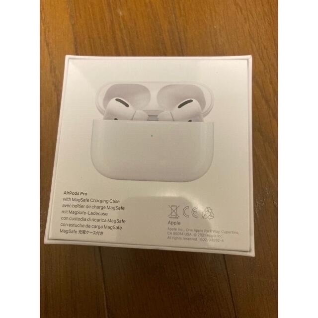 Apple(アップル)の【Apple保証】新品未開封 AirPods Pro MLWK3J/A 本体 スマホ/家電/カメラのオーディオ機器(ヘッドフォン/イヤフォン)の商品写真