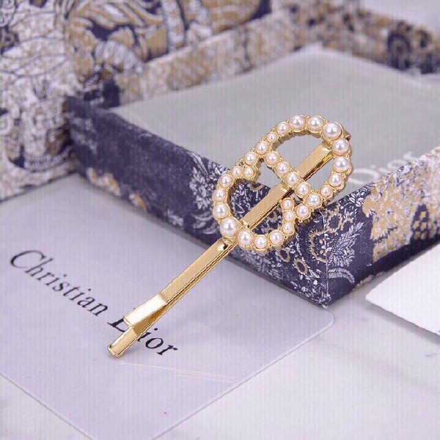 史上最も激安】 C Dior ✴️美品✴️Diorヘアピンの通販 by やまやま# クリスチャンディオールならラクマ 