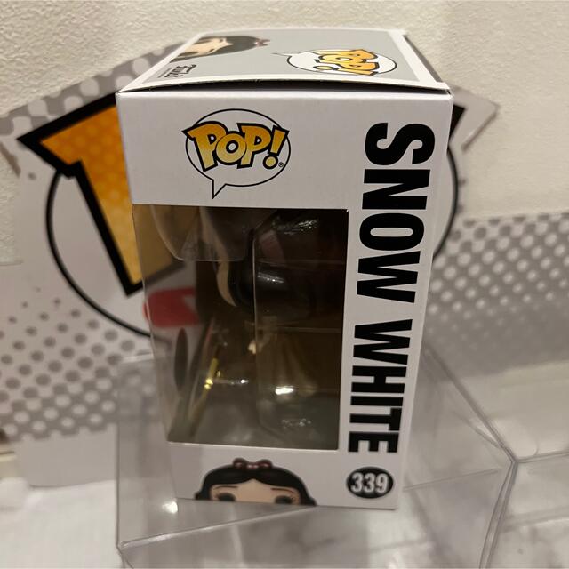 Disney(ディズニー)のレアFUNKO POP!  白雪姫　ディズニープリンセスゴールドシリーズ限定版 エンタメ/ホビーのフィギュア(アニメ/ゲーム)の商品写真