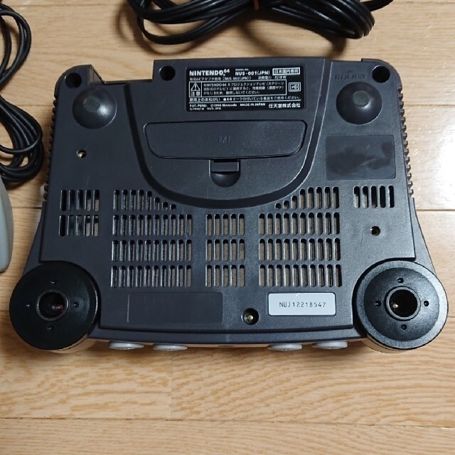 NINTENDO 64(ニンテンドウ64)の【NINTENDO64 ゲーム機本体】ジャンク品 エンタメ/ホビーのゲームソフト/ゲーム機本体(家庭用ゲーム機本体)の商品写真