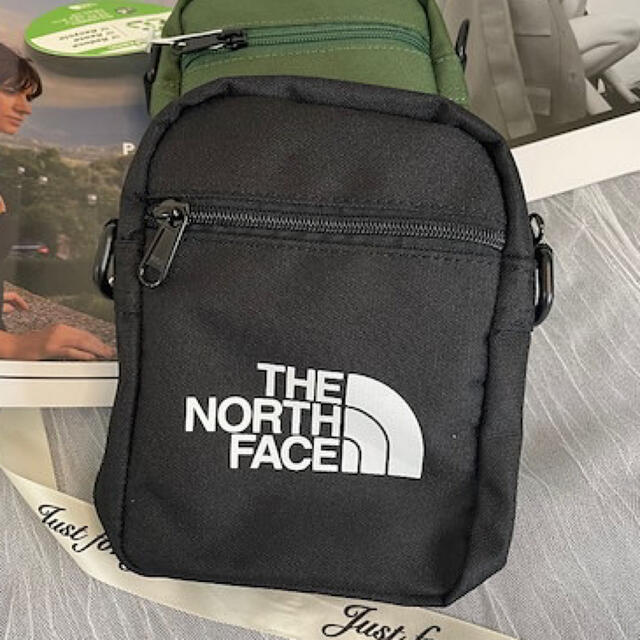 THE NORTH FACE(ザノースフェイス)のTHE NORTH FACE ショルダーバッグ グリーン カーキ ブラック 黒 レディースのバッグ(ショルダーバッグ)の商品写真