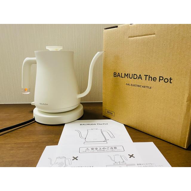 BALMUDA(バルミューダ)のバルミューダ　電気ケトル　ホワイト　K02A-WH インテリア/住まい/日用品のキッチン/食器(調理道具/製菓道具)の商品写真