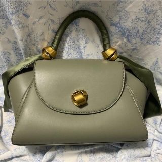 チャールズアンドキース(Charles and Keith)の【美品】CHARLES & KEITH ショルダーバッグ　ピスタチオカラー(ショルダーバッグ)