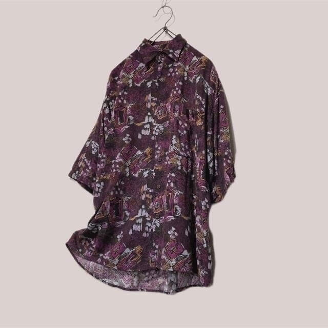 紫 パープル アート 絵画 レーヨン 個性的 総柄シャツ 古着 モード メンズのトップス(シャツ)の商品写真