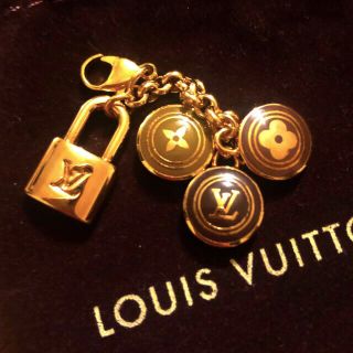 ルイヴィトン(LOUIS VUITTON)の【最終価格】LOUIS VUITTON 美品 チャーム ストラップ ブラウン系(スマホストラップ/チャーム)