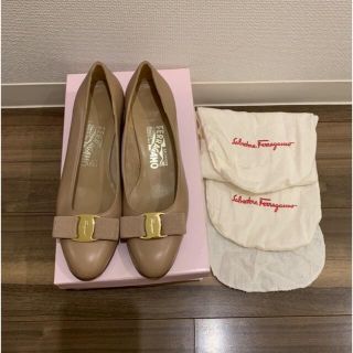 サルヴァトーレフェラガモ(Salvatore Ferragamo)のフェラガモ　パンプス　ベージュ　6C(ハイヒール/パンプス)