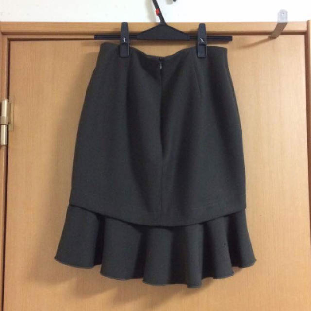 ZARA(ザラ)のZARA/カーキ裾プリーツデザインスカート レディースのスカート(ひざ丈スカート)の商品写真