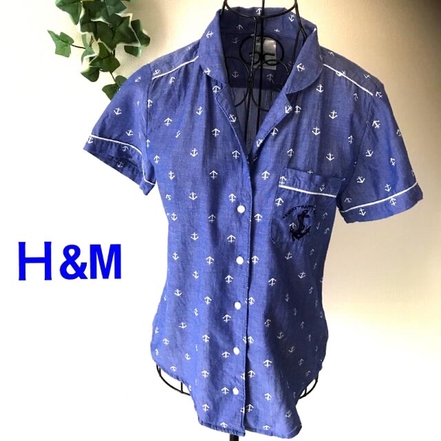 H&M(エイチアンドエム)のＨ&M✨マリン柄半袖シャツブルーシャツ❤️ レディースのトップス(シャツ/ブラウス(半袖/袖なし))の商品写真