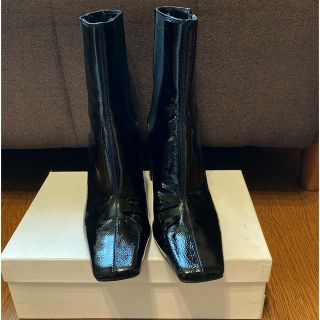 ザラ(ZARA)のZARA  スクエアトゥサイドゴアエナメルショートブーツ(ブーツ)