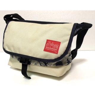 マンハッタンポーテージ(Manhattan Portage)のマンハッタンポーテージ 35周年 ホワイト S ショルダーバッグ 花柄　切り返し(メッセンジャーバッグ)