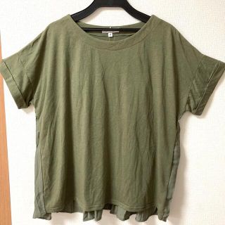 ベルーナ(Belluna)の【新品未使用】タグ付き　バックプリーツ　Tシャツ　カーキ　Mサイズ(Tシャツ/カットソー(半袖/袖なし))