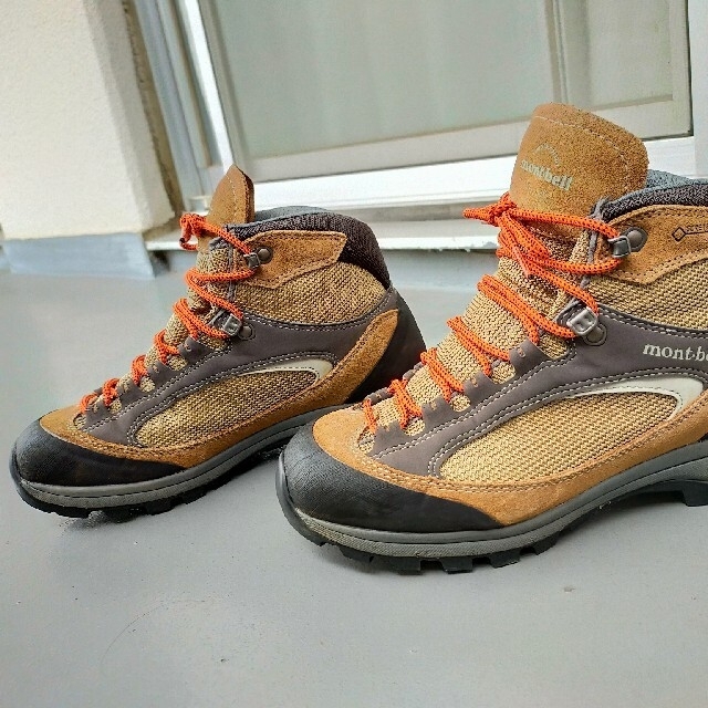 mont bell(モンベル)のトレッキングシューズ 登山靴　モンベル　タイオガブーツ　24.0cm スポーツ/アウトドアのアウトドア(登山用品)の商品写真