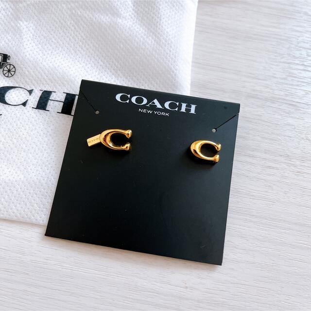 COACH(コーチ)の【T & B 様専用】コーチ　ピアス　ゴールド レディースのアクセサリー(ピアス)の商品写真