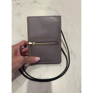 バーニーズニューヨーク(BARNEYS NEW YORK)のラルコバレーノ　ショルダー　財布　携帯　ケース　グレージュ×イエロー(財布)