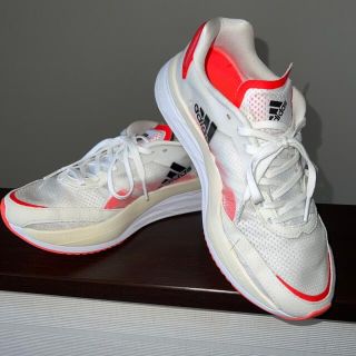 adidas ADIZERO トレーニングシューズ ホワイト/オレンジ adidas（シューズ ・ オレンジ/橙色系）のフリマアイテム一覧