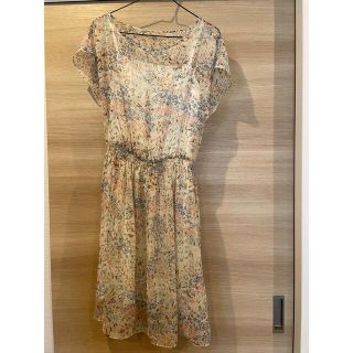 ジャスグリッティー(JUSGLITTY)の☆中古品美品☆　JUSGLITTY　花柄ワンピース　Mサイズ(ひざ丈ワンピース)