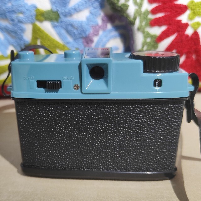 DIANA(ダイアナ)のlomography Diana mini フィルムカメラ スマホ/家電/カメラのカメラ(フィルムカメラ)の商品写真