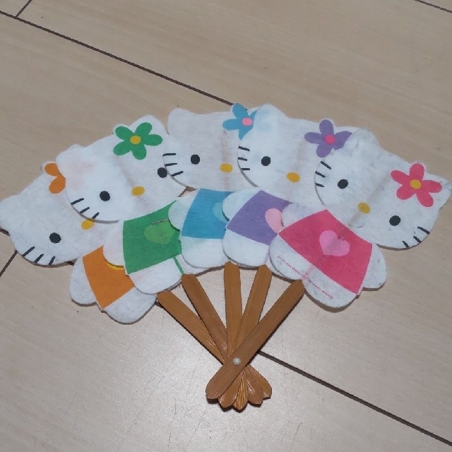 キティちゃん団扇 うちわ 扇子 せんすの通販 by ma__ki's shop キティちゃん団扇 うちわ 扇子 せんすの通販 by ma__ki's shop