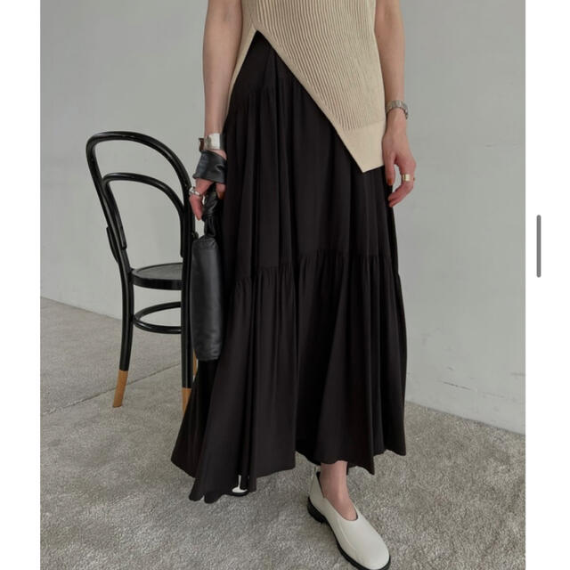 CLANE(クラネ)の【新品未使用】CLANE CURVE LINE TIERED SKIRT BLK レディースのスカート(ロングスカート)の商品写真