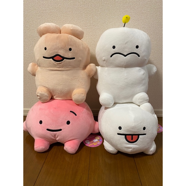 ぷりぷりうちゅうじん もちもちぬいぐるみBIG 4種 エンタメ/ホビーのおもちゃ/ぬいぐるみ(ぬいぐるみ)の商品写真