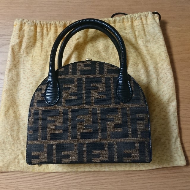 FENDI(フェンディ)のFENDI ズッカ柄 ショルダーバッグ ☆ レディースのバッグ(ショルダーバッグ)の商品写真