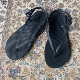 ハワイアナス(havaianas)の美品◇ハワイアナス ストラップ付ビーチサンダル ブラック 23.0(ビーチサンダル)