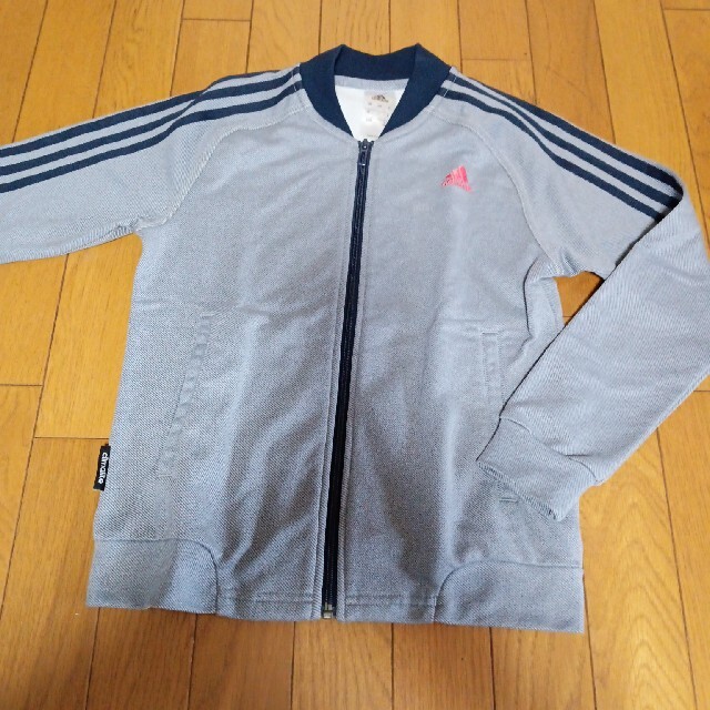 adidas(アディダス)の美品 ☆adidas kids150 ☆ スウェット上下セット グレー キッズ/ベビー/マタニティのキッズ服女の子用(90cm~)(ジャケット/上着)の商品写真