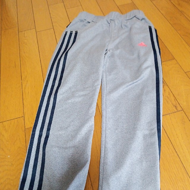 adidas(アディダス)の美品 ☆adidas kids150 ☆ スウェット上下セット グレー キッズ/ベビー/マタニティのキッズ服女の子用(90cm~)(ジャケット/上着)の商品写真