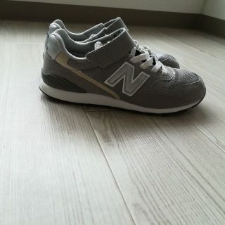 ニューバランス(New Balance)のニューバランス キッズ 996 グレー21.5㎝ (スニーカー)