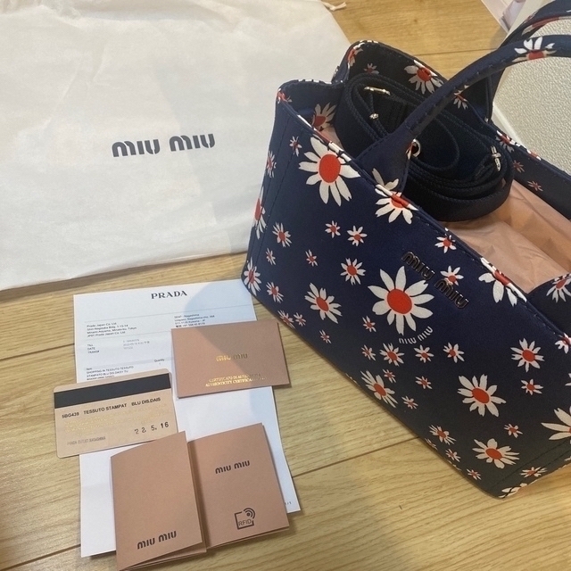 miumiu(ミュウミュウ)のmiumiu  ハンドバッグ　デイジー レディースのバッグ(ハンドバッグ)の商品写真