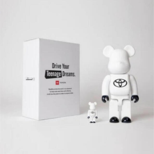 BE@RBRICK TOYOTA WHITE 100% & 400%