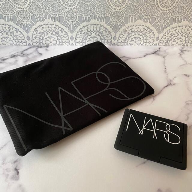 NARS(ナーズ)の【NARS】ブラッシュ4013N ポーチセット　4.8g コスメ/美容のベースメイク/化粧品(チーク)の商品写真