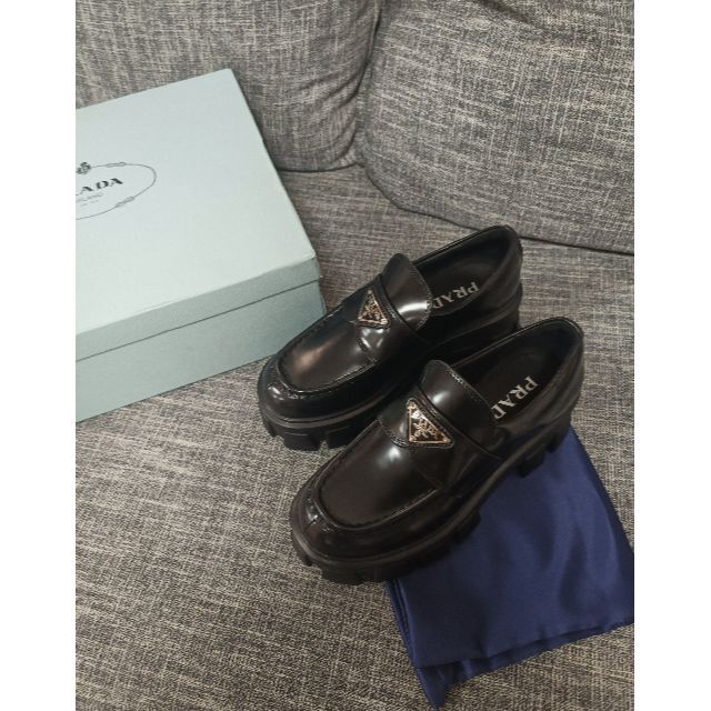 PRADA ロゴ モノリス ブラッシュドレザー ローファー プラダ37