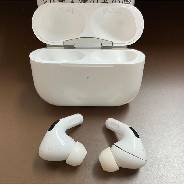 Apple(アップル)の(検討中)AirPods Pro 充電器、イヤホン左右 右耳ジャンク スマホ/家電/カメラのオーディオ機器(ヘッドフォン/イヤフォン)の商品写真