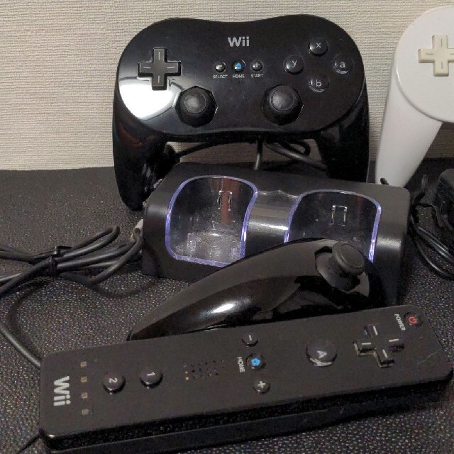 Wii(ウィー)のWii用 コントローラーセット プロコン クラシックコントローラー エンタメ/ホビーのゲームソフト/ゲーム機本体(その他)の商品写真