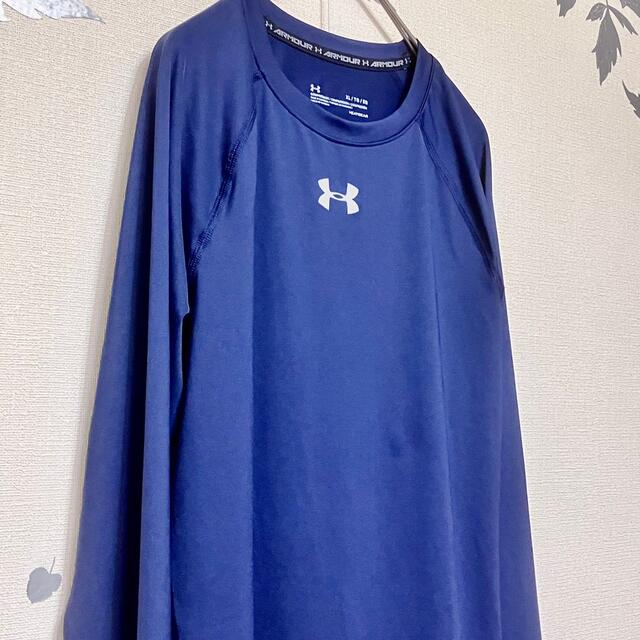 UNDER ARMOUR(アンダーアーマー)の【ゆう様専用】アンダーアーマー アンダーシャツ 長袖　ロゴ　ネイビー　XL メンズのトップス(Tシャツ/カットソー(七分/長袖))の商品写真