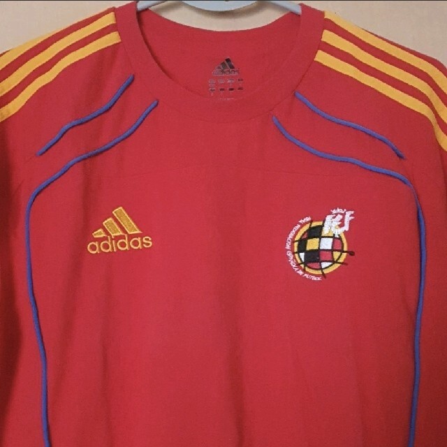 adidas(アディダス)のアディダス 2010 サッカー スペイン代表Ｔシャツ Ｌ(-XL) 赤 used スポーツ/アウトドアのサッカー/フットサル(ウェア)の商品写真